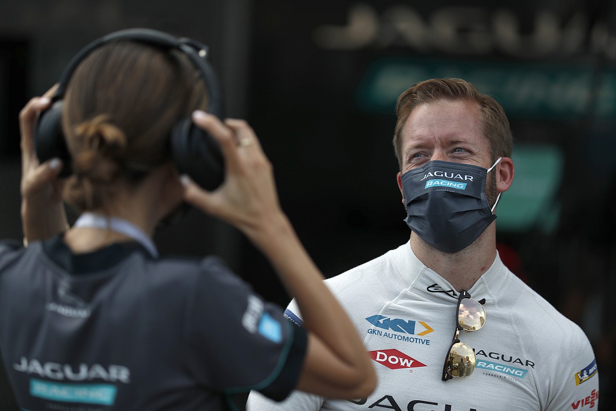 Cetak Poin di Race 1 New York E-Prix, Sam Bird Puji Kru Pit Jaguar