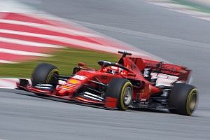 Hamilton: "El Ferrari parece muy, muy fuerte"