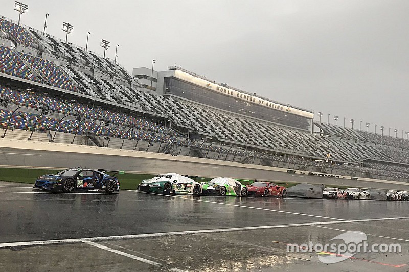 Rennabbruch bei den 24 Stunden von Daytona nach Starkregen
