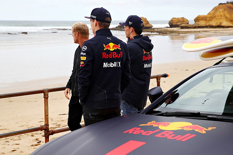 Szörfözni mentek a Red Bull versenyzői: Gasly „elázott” (videó+képek)