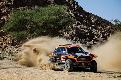 De M&eacute;vius sorprende y gana la primera etapa del Dakar 2026 en Coches