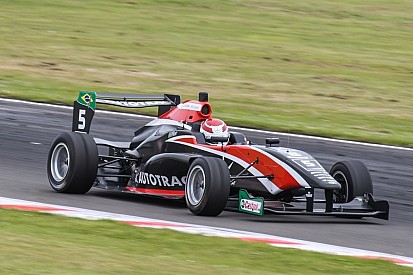 Pedro Piquet vence em Manfield e fica a 5 pontos do líder