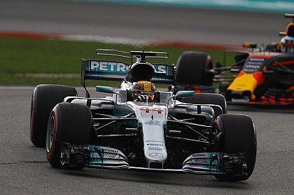 Ricciardo hopes Red Bull will benefit from "conservative" Mercedes