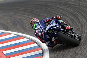 Viñales muestra sus armas en el warm up