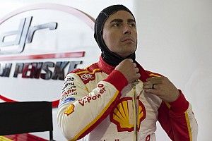 У гонщика Supercars украли из машины памятный для него шлем