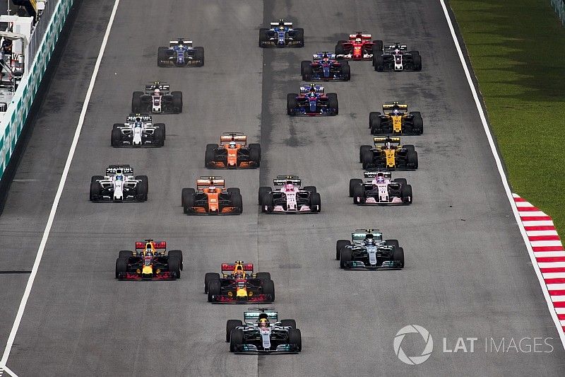 Lewis Hamilton, Mercedes AMG F1 W08, Max Verstappen, Red Bull Racing RB13, Daniel Ricciardo, Red Bull Racing RB13, Valtteri Bottas, Mercedes AMG F1 W08, Stoffel Vandoorne, McLaren MCL32, Sergio Perez, Sahara Force India F1 VJM10, au départ