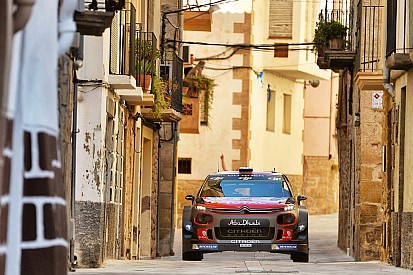 Meeke brilla en el asfalto; Sordo abandona