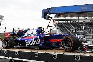 Sainz baalt van crash tijdens eerste training in Japan