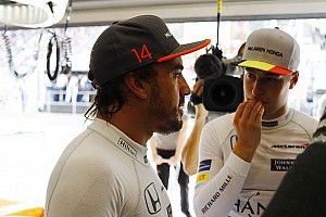 Alonso elismerte, hogy rivális csapatoktól is kapott ajánlatot