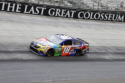 Kyle Busch wins Stage 1 at Bristol with last-lap pass on Larson