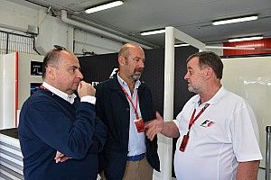 F1’in iletişim direktörü Howell görevinden ayrıldı