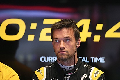 Palmer nem hajlandó átadni a helyét Sainz-nak: per lesz belőle?