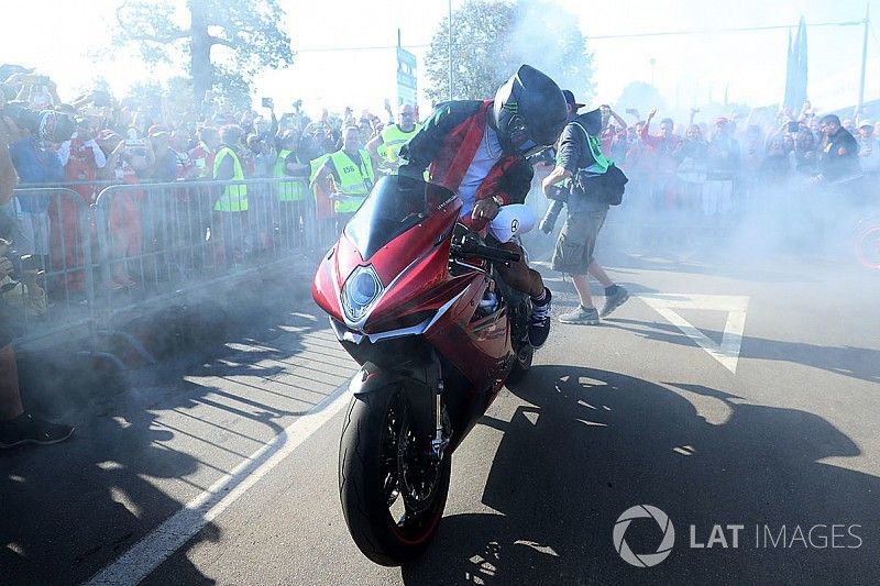 Lewis Hamilton, Mercedes AMG F1 hace burnout