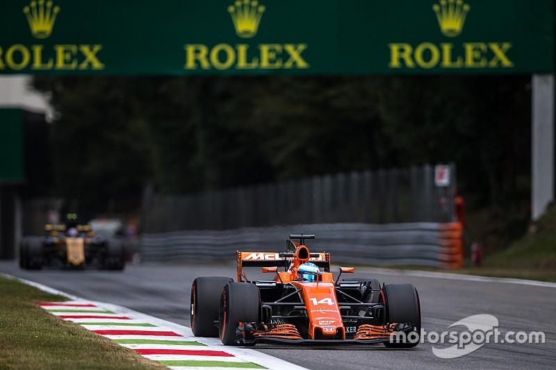 Alonso : Les commissaires "devaient boire une Heineken"