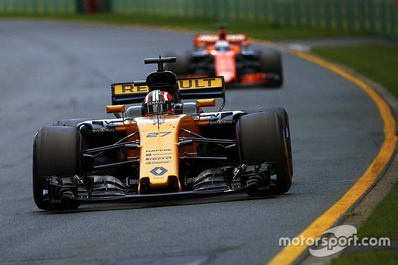 Nico Hülkenberg, Renault Sport F1 Team RS17, voor Fernando Alonso, McLaren MCL32