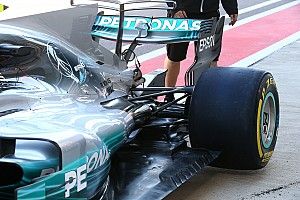 Új elemek a Mercedes kipufogónyílásánál