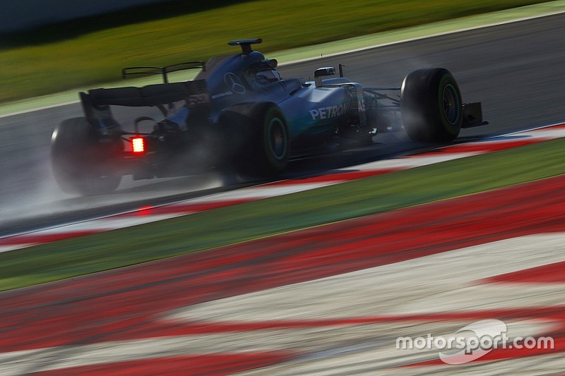 Mercedes e Red Bull mudam suspensão e são aprovadas pela FIA