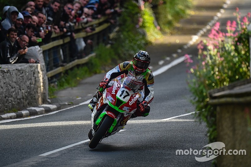 Isle of Man TT: Mercer hospitalised after course car incident