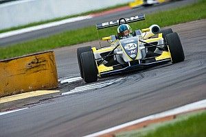 Matheus Iorio marca primeira pole do ano na F3