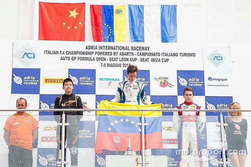 意大利F4阿德里亚第四回合:叶一飞再获亚军