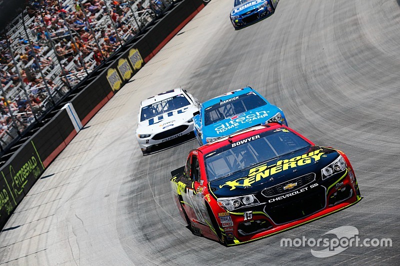 "Miserable" Bowyer has tough season brightened by top ten finish