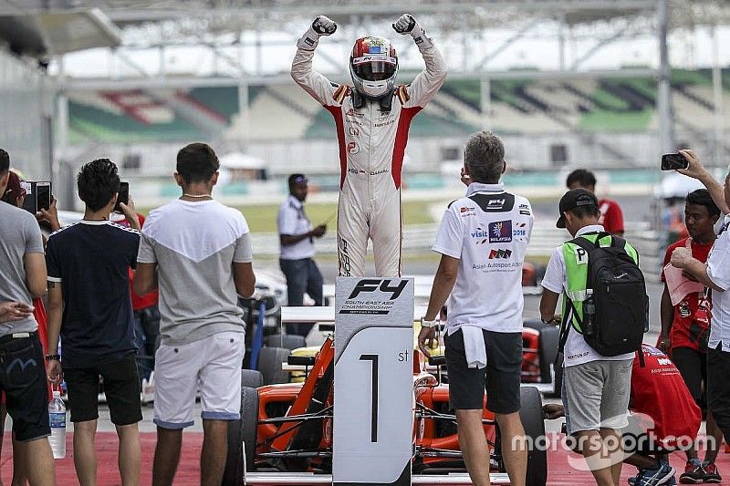 F4 SEA Sepang I: Frost dua kali juara di hari terakhir, Martono naik podium di Race 6