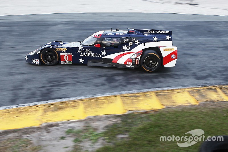 El DeltaWing chocó con un auto detenido en la pista