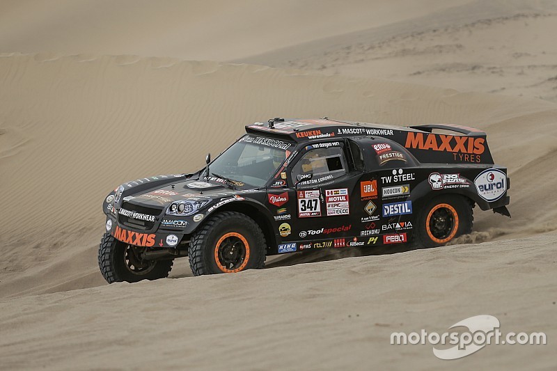 Tim en Tom Coronel ondanks hitteproblemen tijdig aan de finish