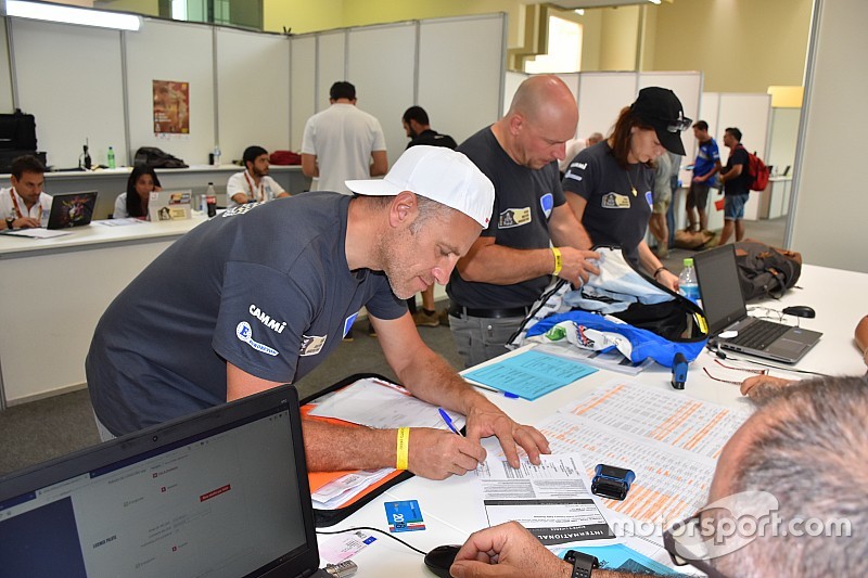 Dakar, Team Garda Bikers: tre amici italiani insieme al via a Lima