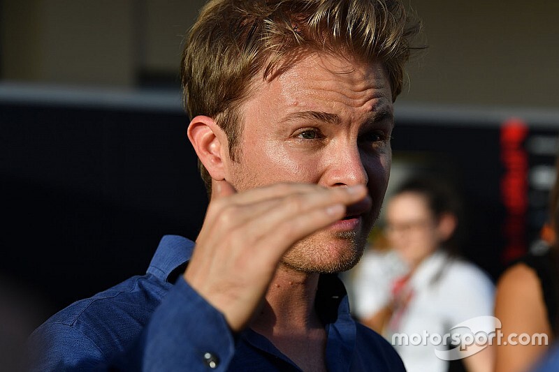 VIDEO: Rosberg bezoekt Ferrari-museum en test Monza SP1