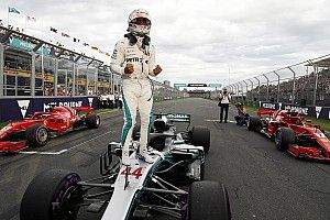 Hamilton logra la pole position para Australia y Pérez en 13°