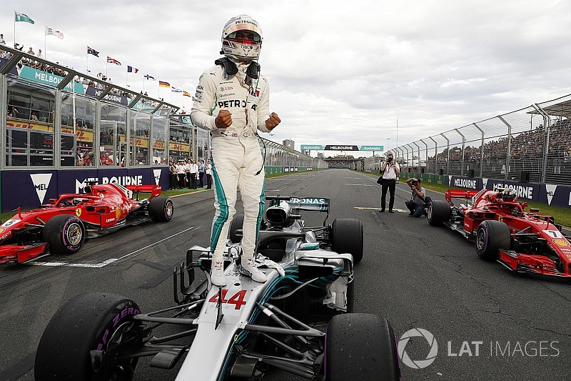Hamilton logra la pole position para Australia y Pérez en 13°