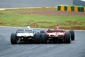 Galería: El adelantamiento de Montoya a Schumacher