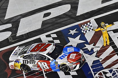 Кайл Буш одержал четвертую победу на этапе NASCAR в сезоне