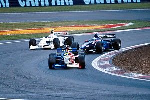 Amikor már egy F1-es versenyző sem bírja könnyek nélkül: a 4. helyről esett ki (videó)