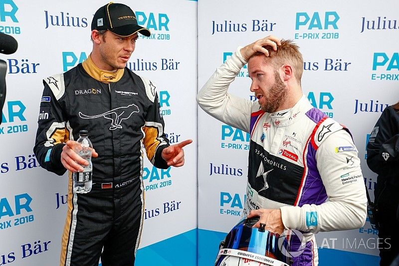 Andre Lotterer, Techeetah, talks to Sam Bird, DS Virgin Racing, in the media pen