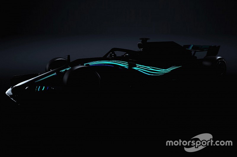 Nem véletlen, hogy négy digitális sáv fut végig a Mercedes W09-en