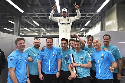 Wolff, Hamilton'la yeni sözleşme imzalayacaklarından emin