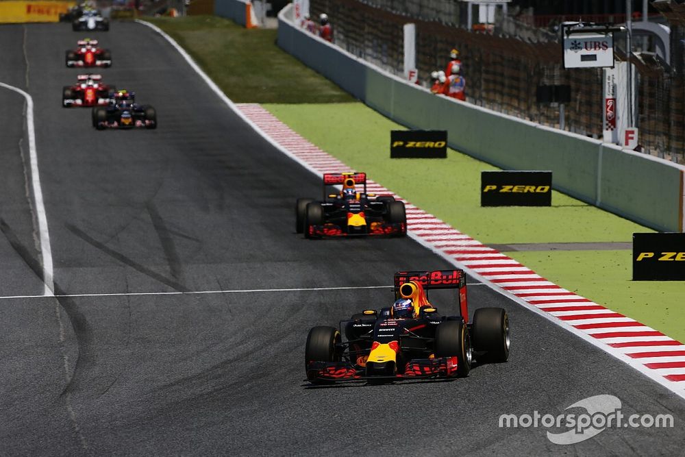 Ricciardo elismeri, néha túl kedvesen bánt az autójával Verstappenhez képest