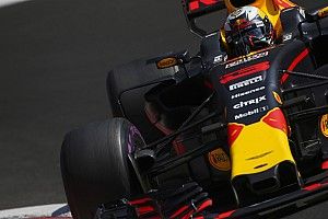 Red Bull pertimbangkan ganti mesin Ricciardo