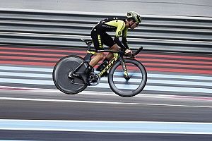 Simon Yates batte il record in bici del Paul Ricard con tubolari Pirelli P Zero Velo