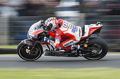 Sepang, Libere 1: Dovizioso parte forte, Marquez quinto. Rossi solo 12°