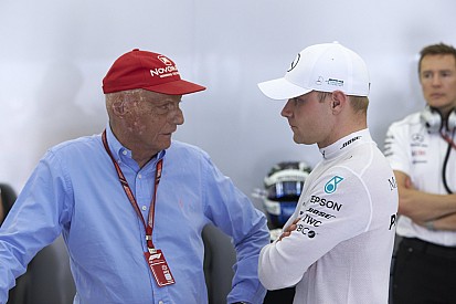 Lauda boos: “Waarom was de baan niet goed schoon?”