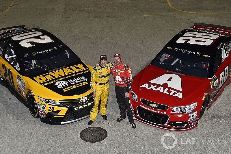 Matt Kenseth, Joe Gibbs Racing Toyota, Dale Earnhardt Jr., Hendrick Motorsports Chevrolet