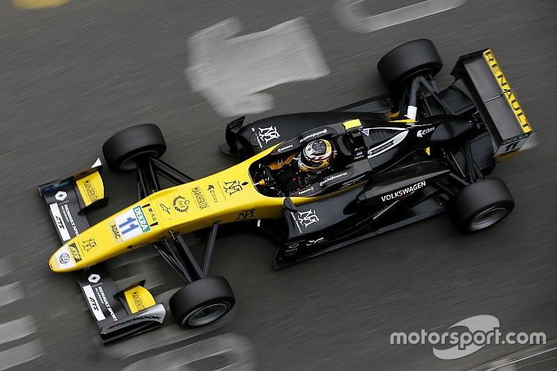 Sacha Fenestraz firma la sua prima vittoria in F3 in Gara 2 a Pau