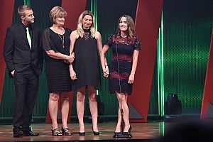 Bryan Clauson honored with IndyCar Fan Favorite Award