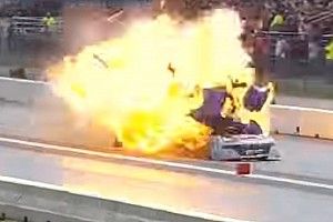 Video: Gewaltige Explosion bei Dragster-Rennen in New England