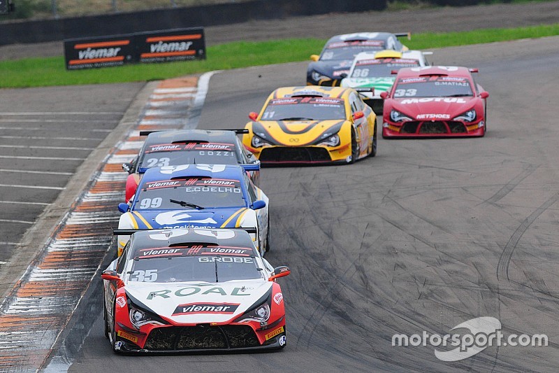 Gabriel Robe aproveita acidente e vence corrida 1