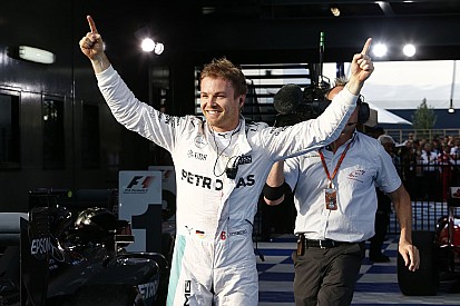 Rosberg legyőzte Coulthardot a Heineken F1-es kihívásán!