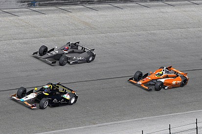 IndyCar-rijders maken zich klaar voor eerste simrace op iRacing